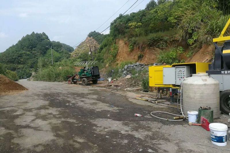 滾筒式攪拌拖泵，24小時江門新臺隧道施工紀(jì)實